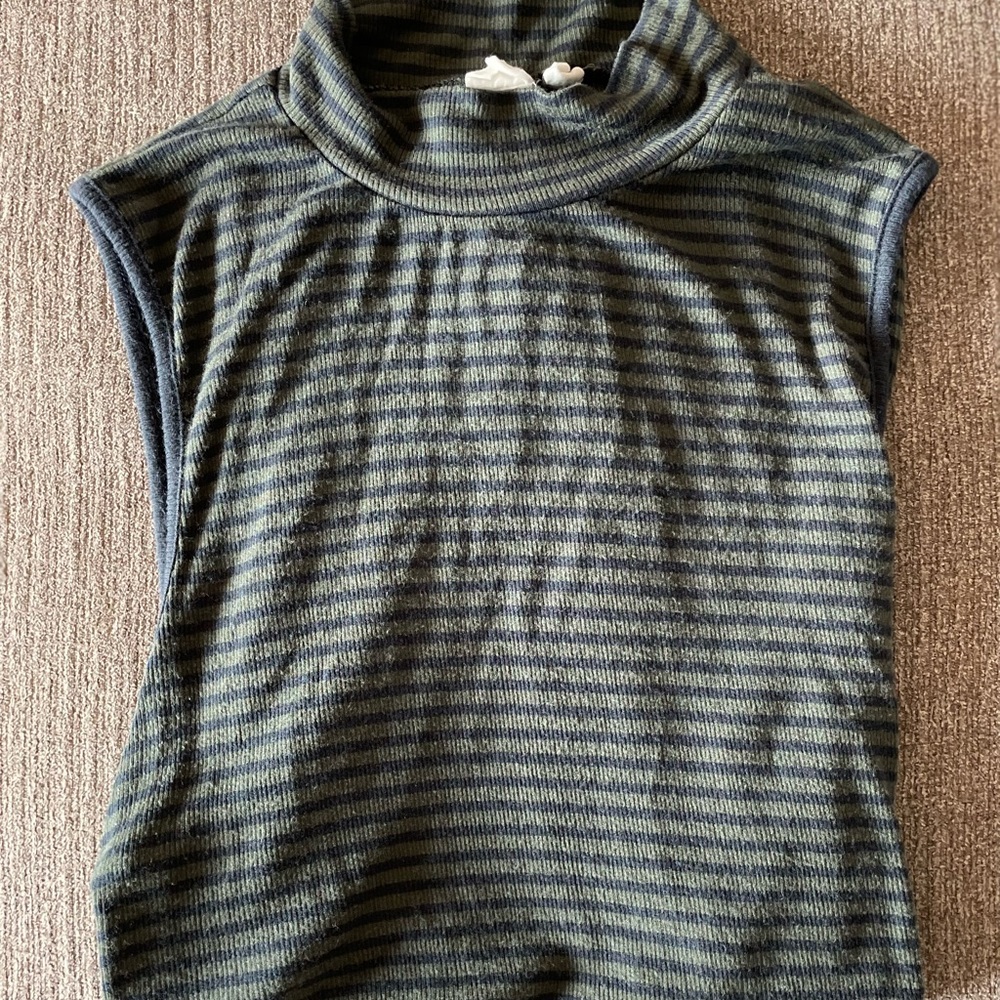 *FINAL PRICE* Gap Sleeveless Striped Mock Turtle Neck
